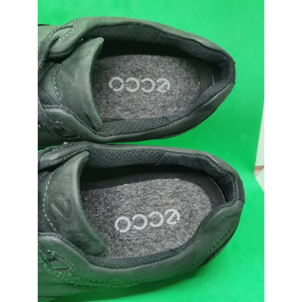 Ecco Hydromax Rugged Track Waterproof Low Shoes Black Leather Mens Siz 42 /8-8.5